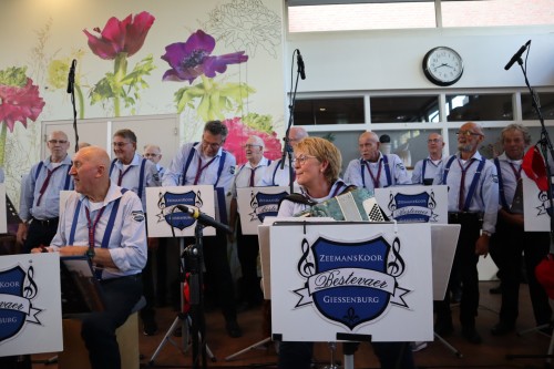 Swinhoven-2025-kijken-naar-links-